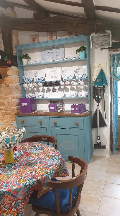 Chocolate Box Cottage Parzac Bagian luar foto
