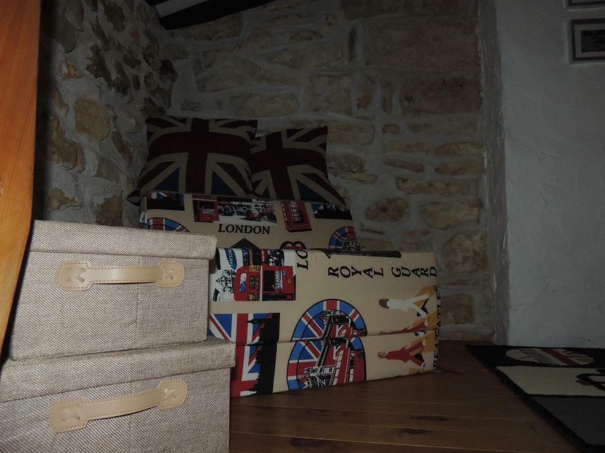 Chocolate Box Cottage Parzac Bagian luar foto
